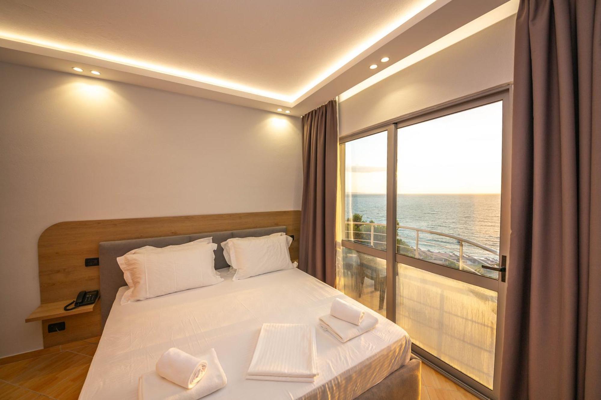 Hotel Sea Breeze Saranda Kültér fotó