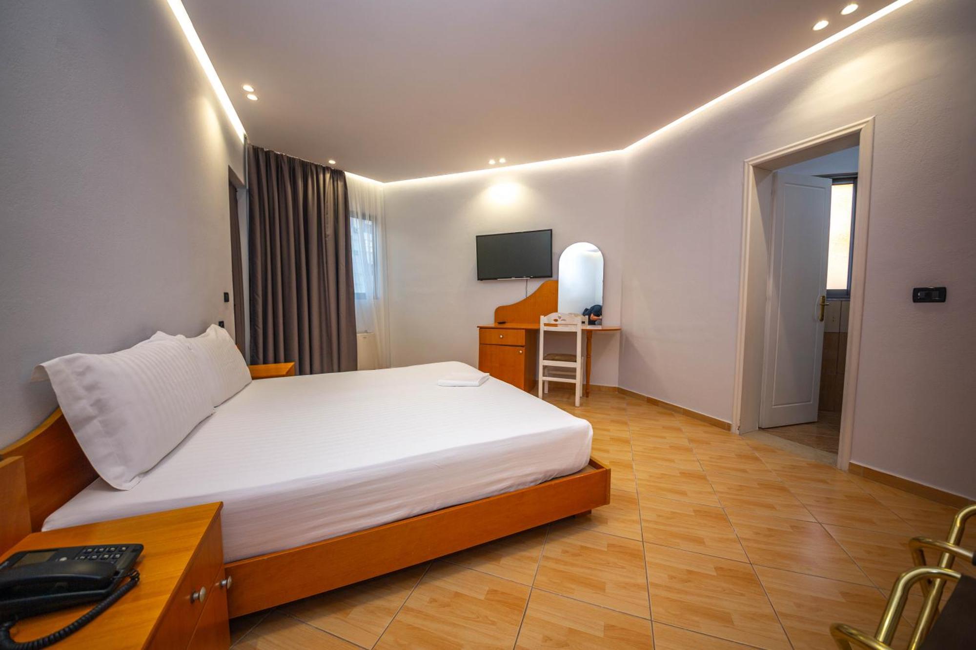 Hotel Sea Breeze Saranda Kültér fotó