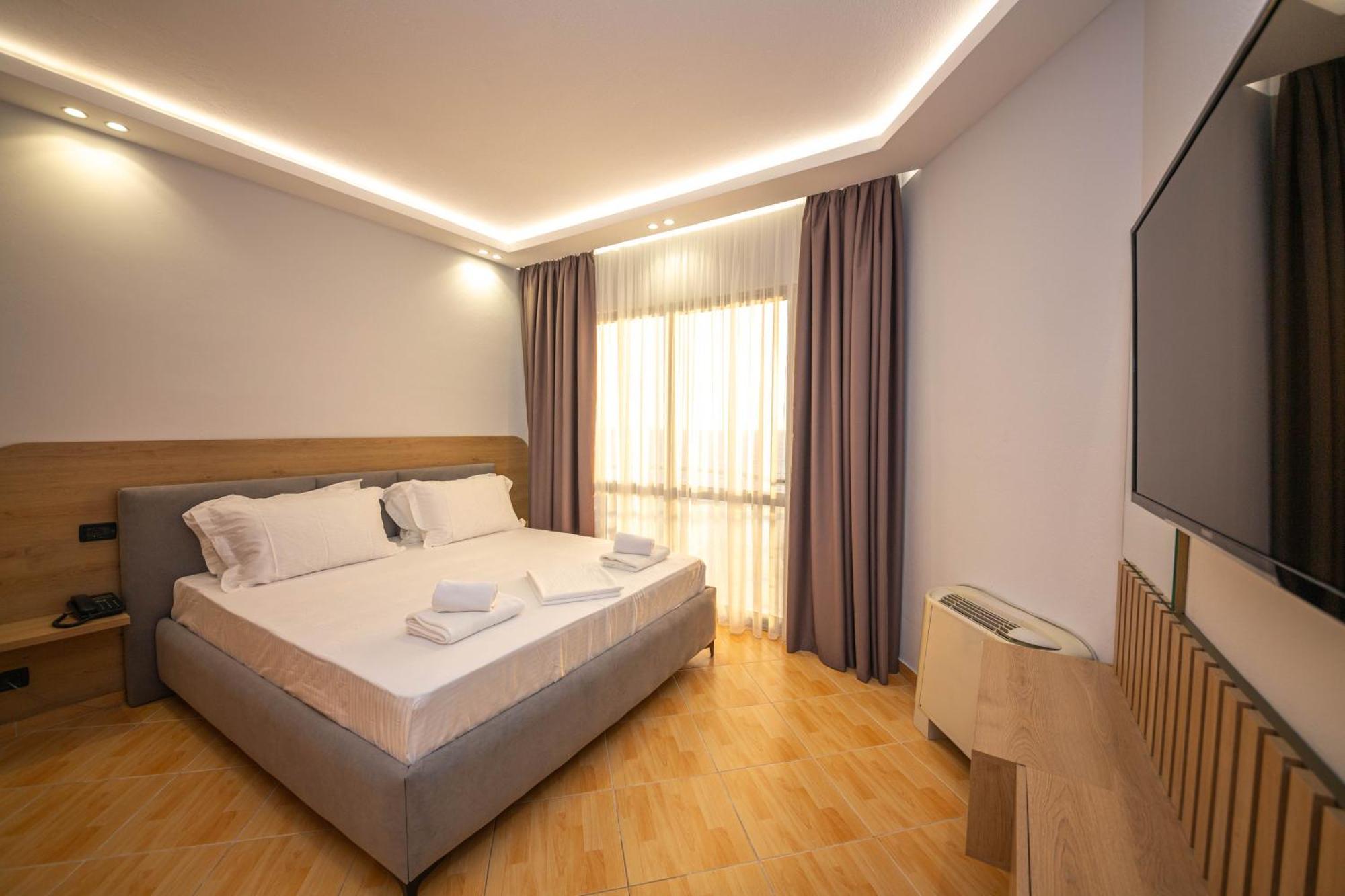 Hotel Sea Breeze Saranda Kültér fotó