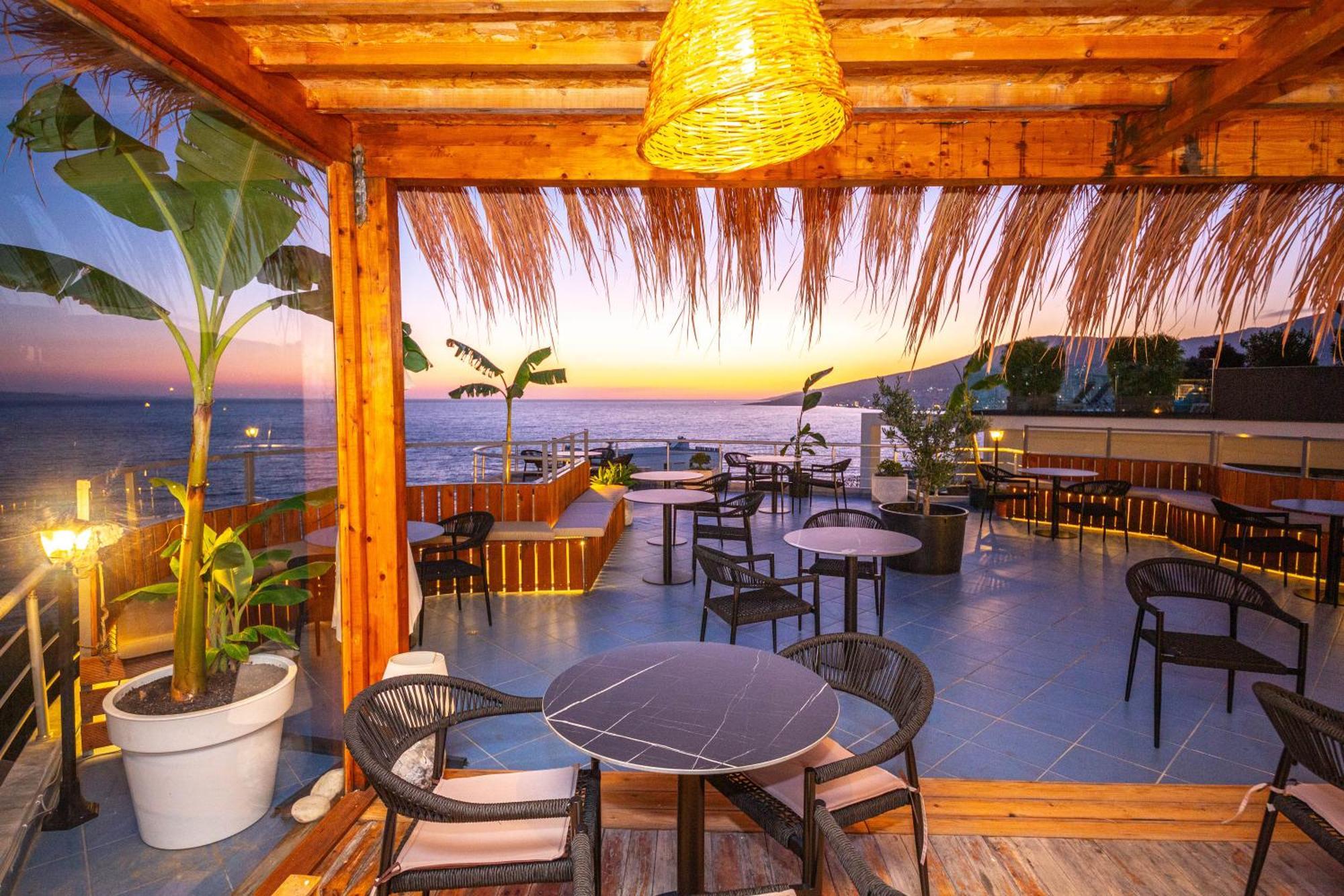 Hotel Sea Breeze Saranda Kültér fotó