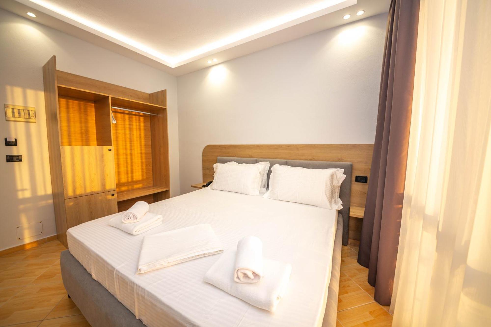 Hotel Sea Breeze Saranda Kültér fotó