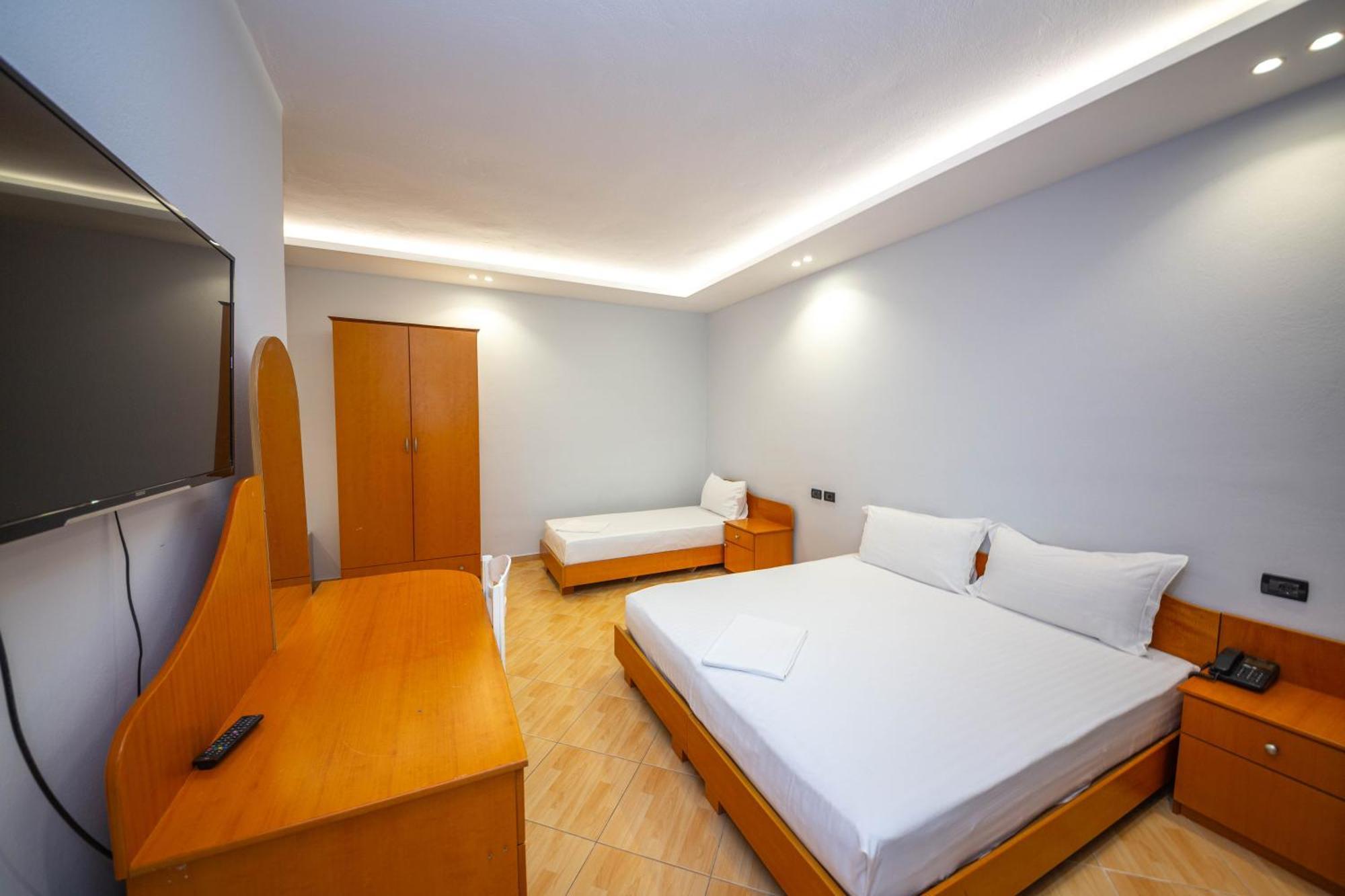 Hotel Sea Breeze Saranda Kültér fotó