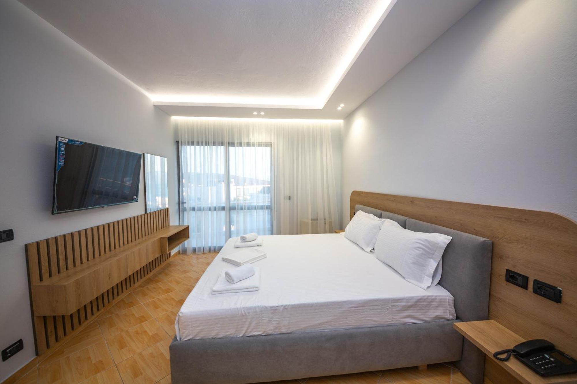 Hotel Sea Breeze Saranda Kültér fotó