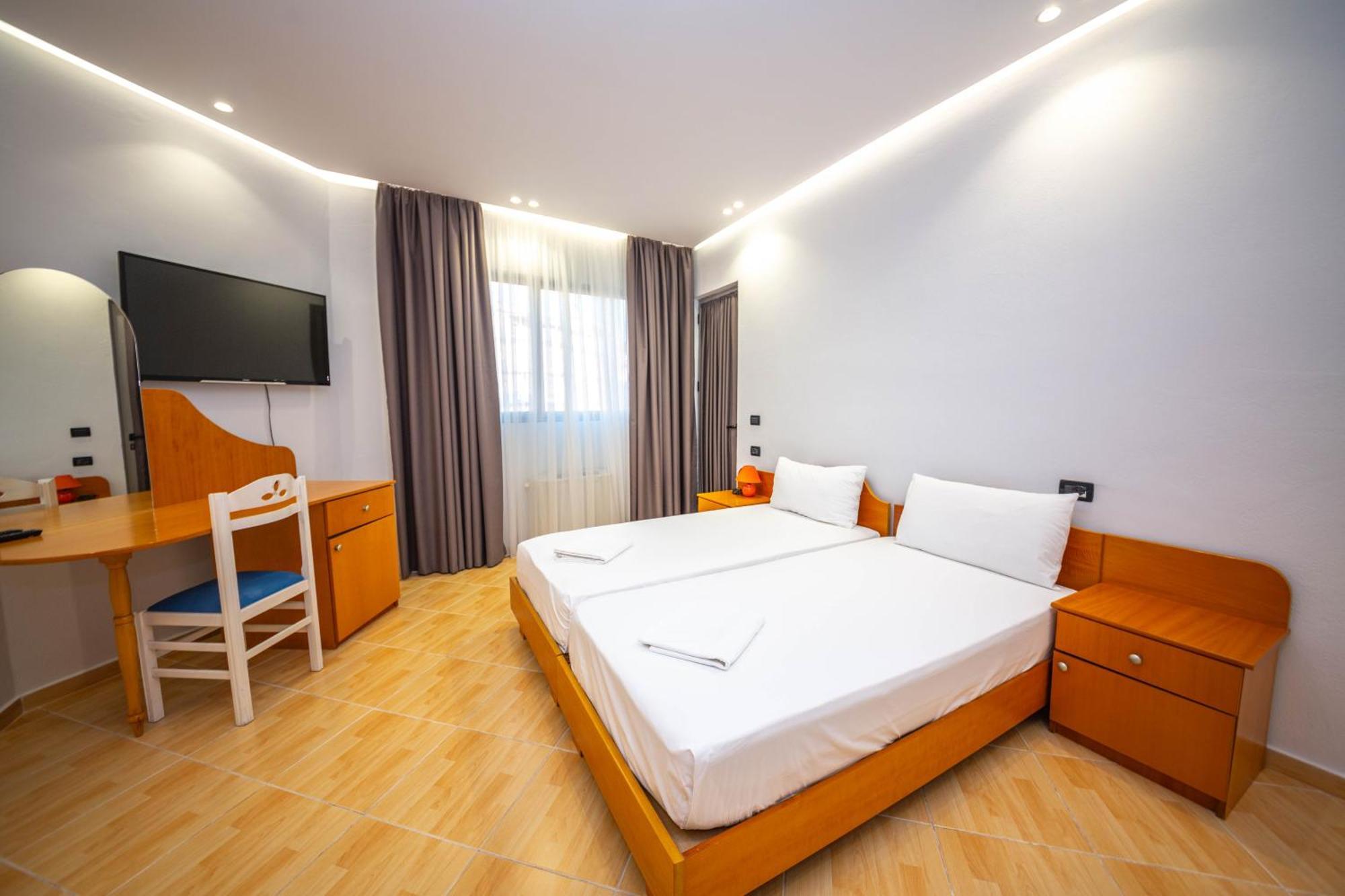 Hotel Sea Breeze Saranda Kültér fotó