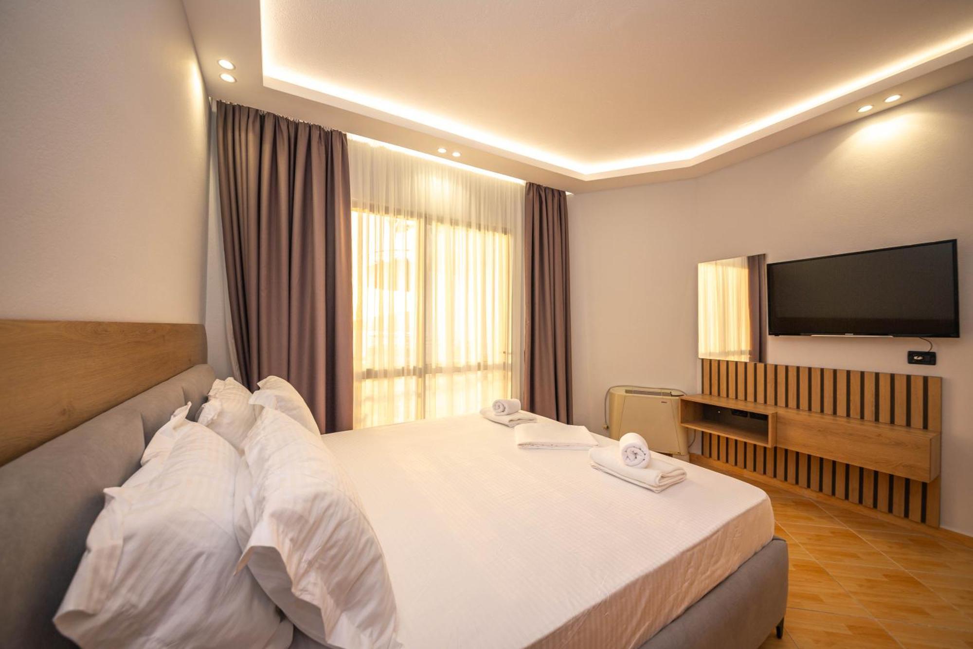 Hotel Sea Breeze Saranda Kültér fotó