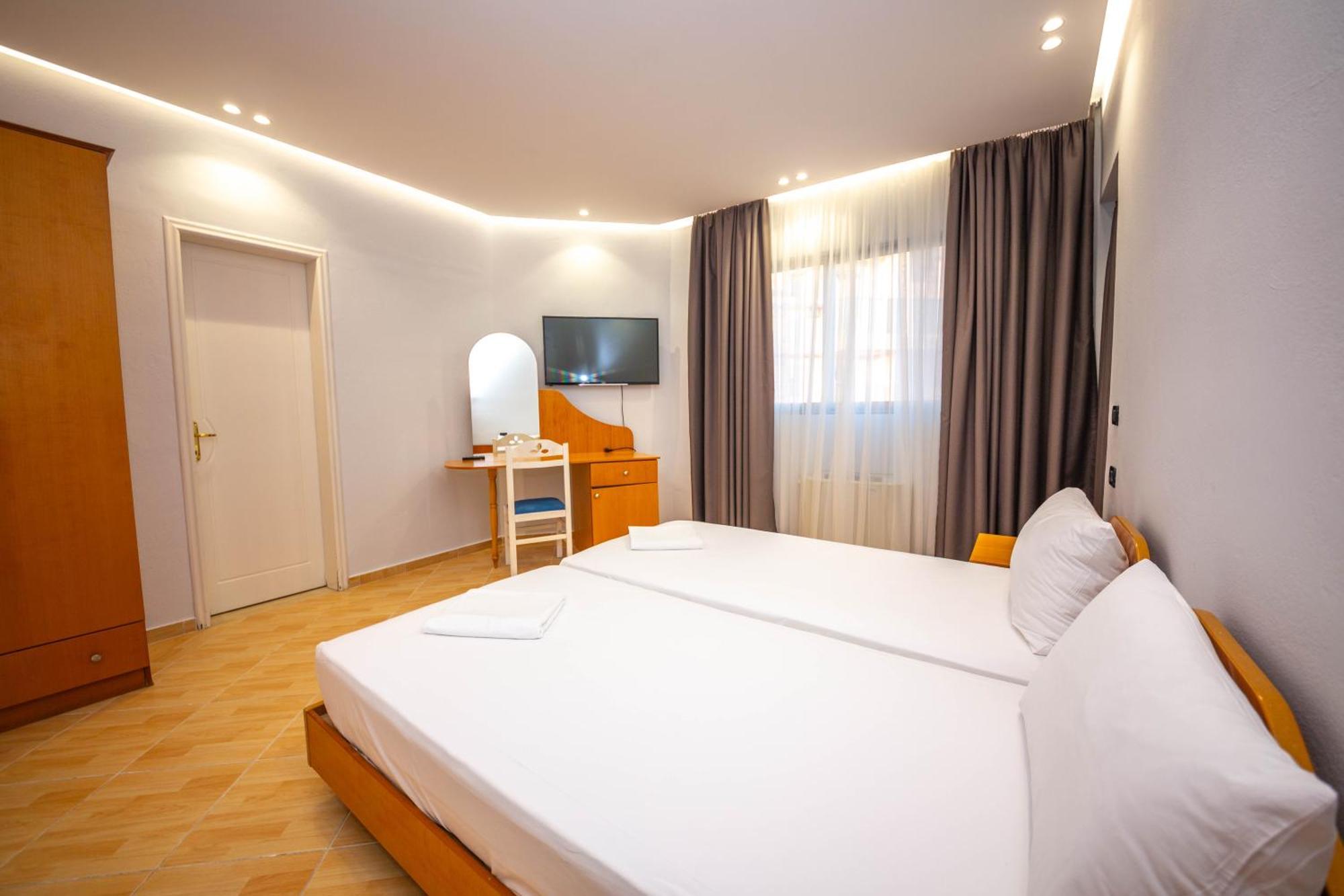 Hotel Sea Breeze Saranda Kültér fotó