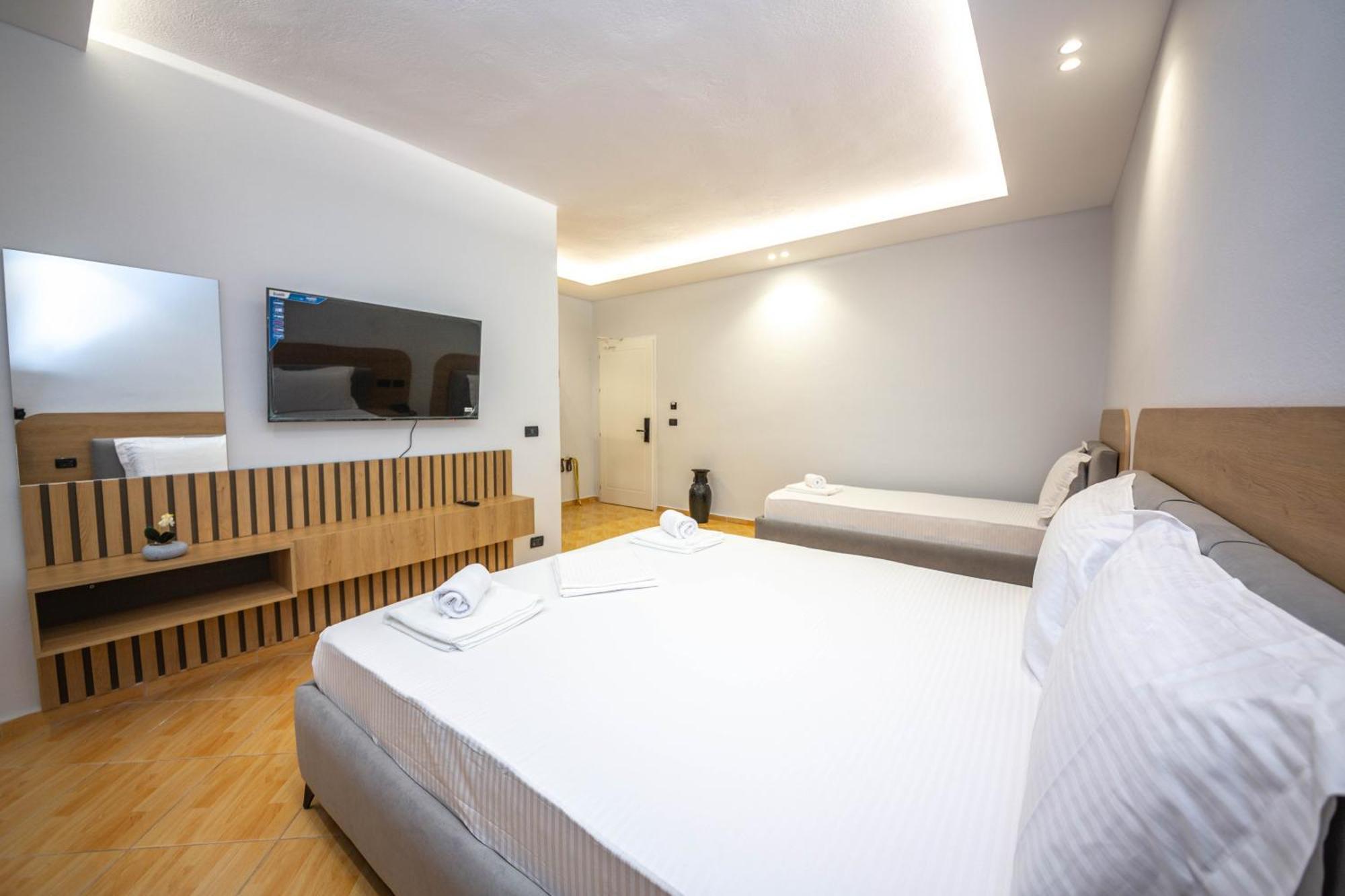 Hotel Sea Breeze Saranda Kültér fotó