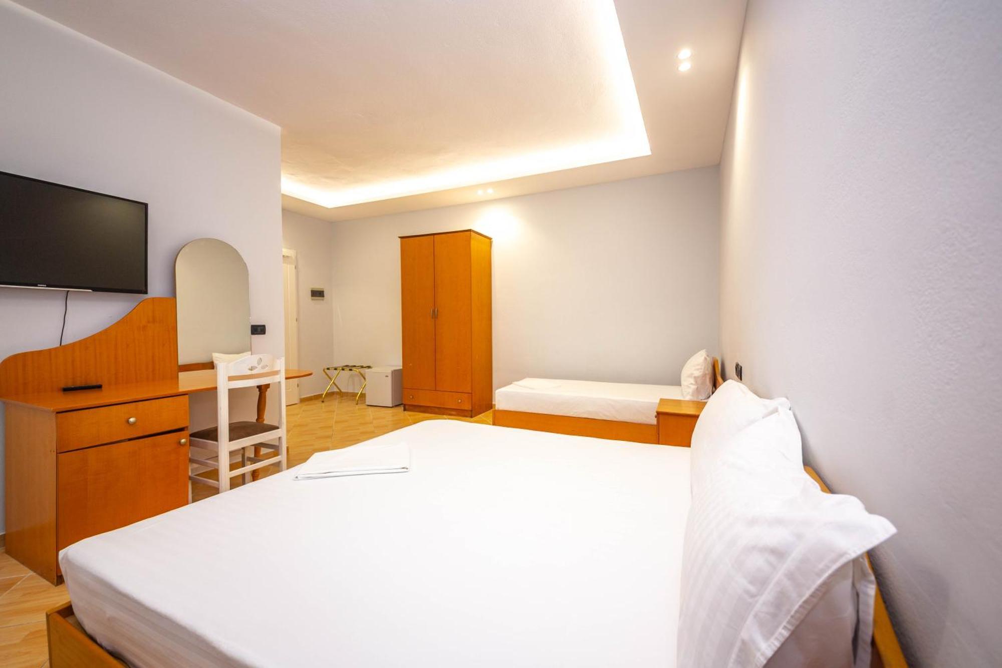 Hotel Sea Breeze Saranda Kültér fotó