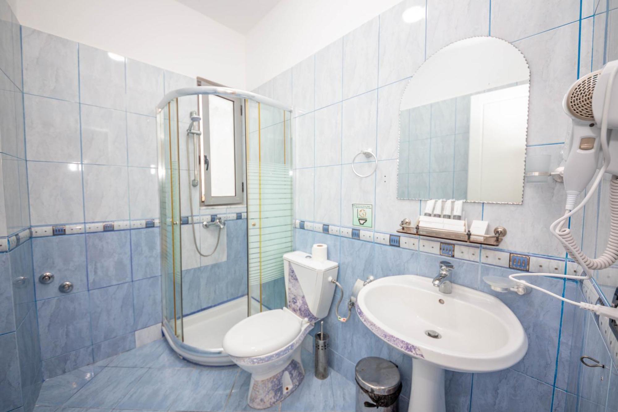 Hotel Sea Breeze Saranda Kültér fotó