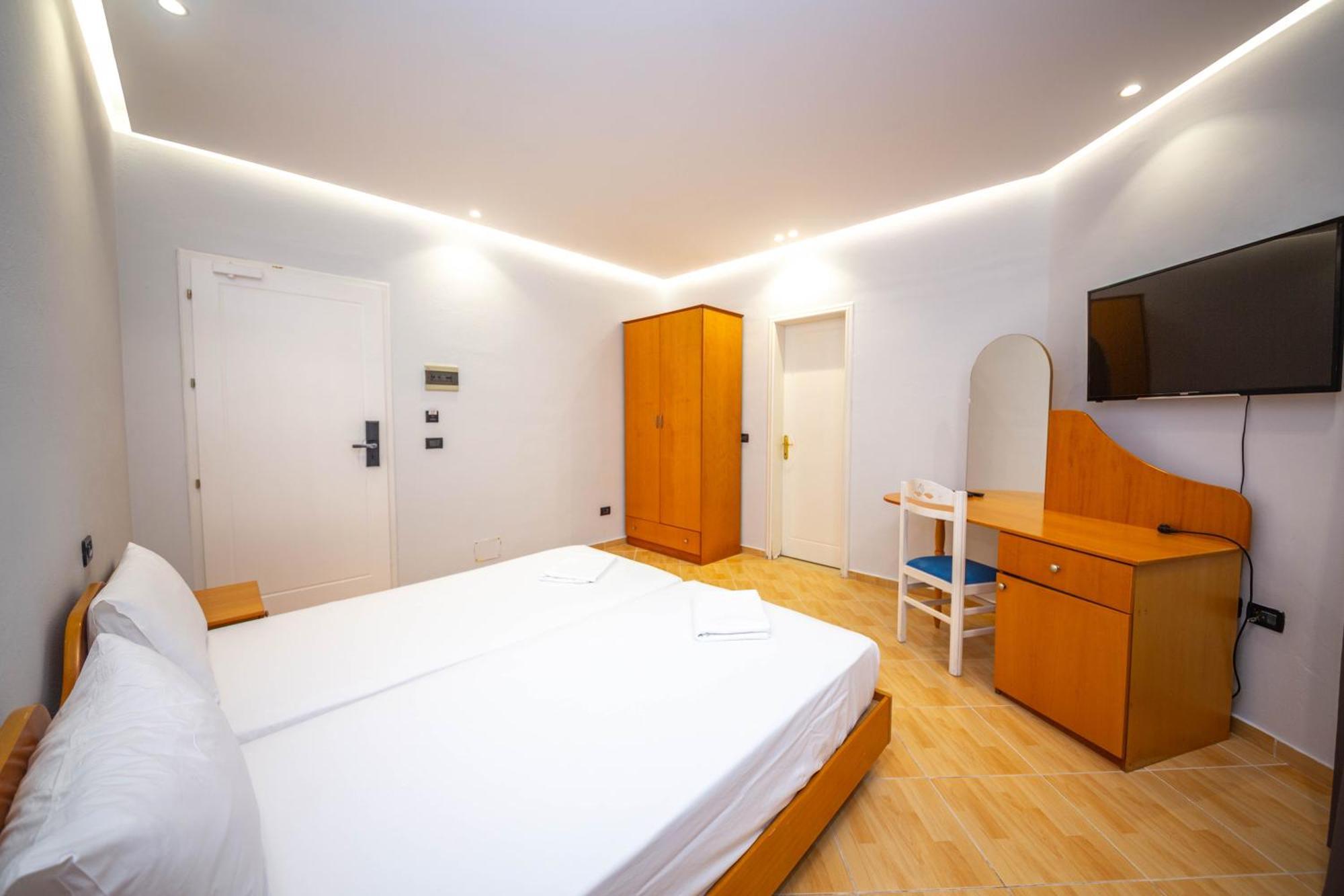 Hotel Sea Breeze Saranda Kültér fotó